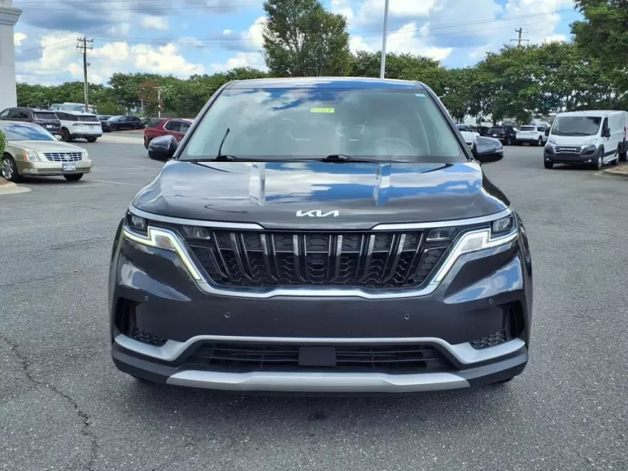 2022 Kia Carnival EX photo 1