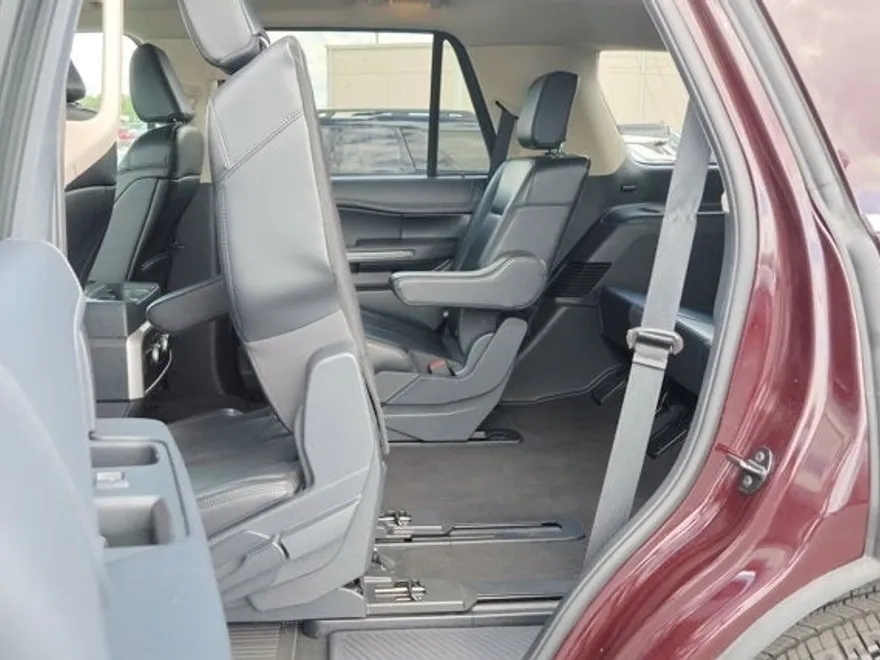 2024 Ford Expedition XLT photo 28