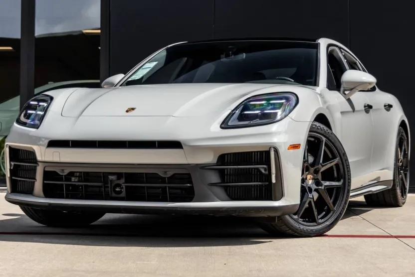 2024 Porsche Panamera 4 photo 1