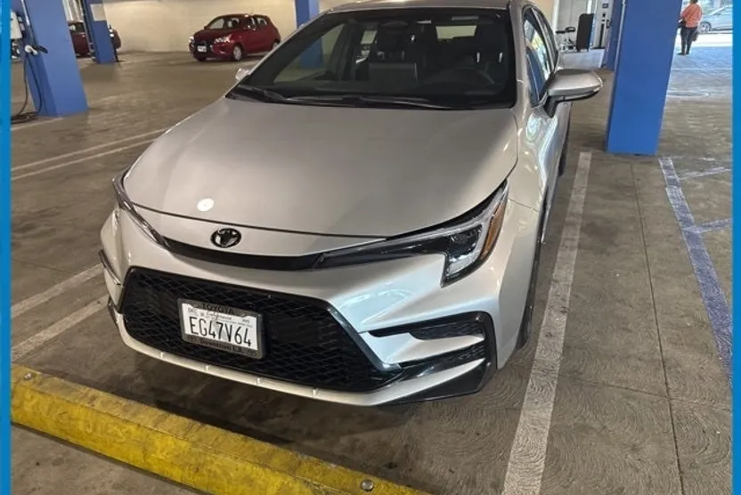 2025 Toyota Corolla SE photo 1