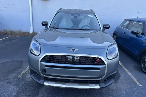 2025 Mini Cooper S ALL4 Iconic photo 2