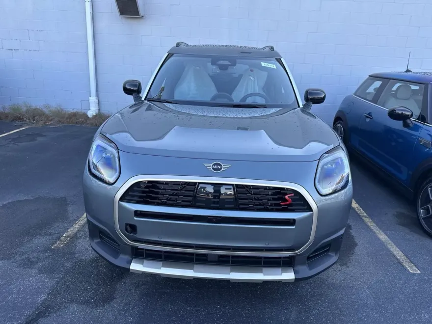2025 Mini Cooper S ALL4 Iconic photo 2
