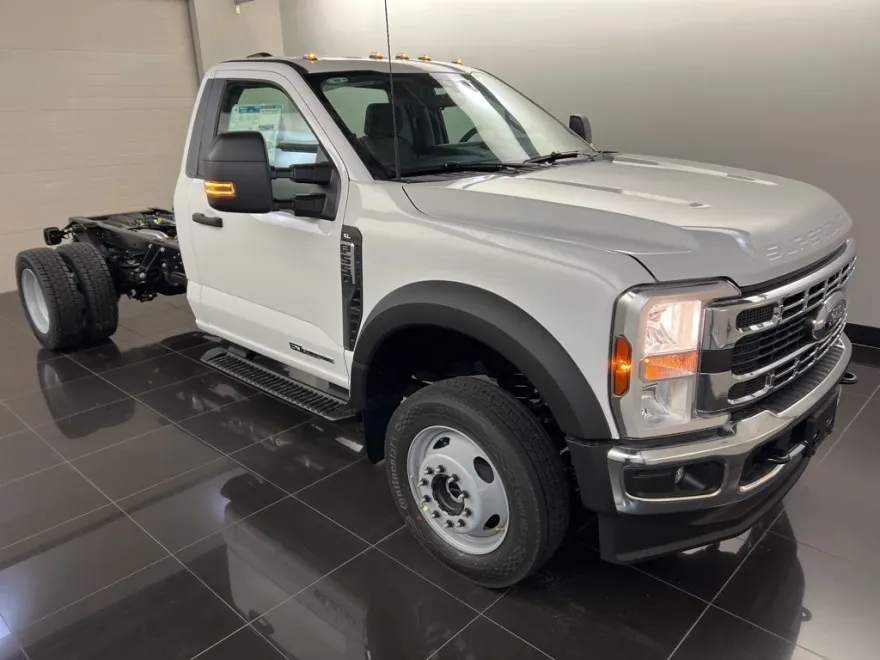 2025 Ford F-550 XL photo 1