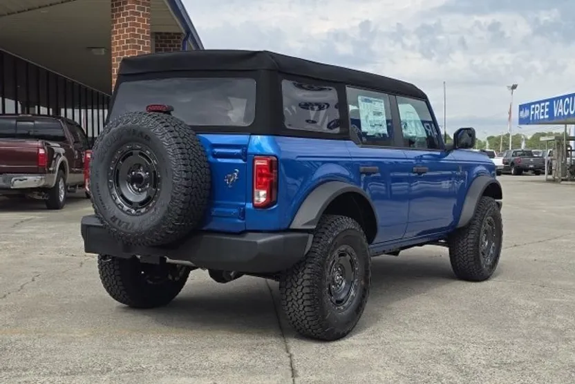 2025 Ford Bronco Base photo 1