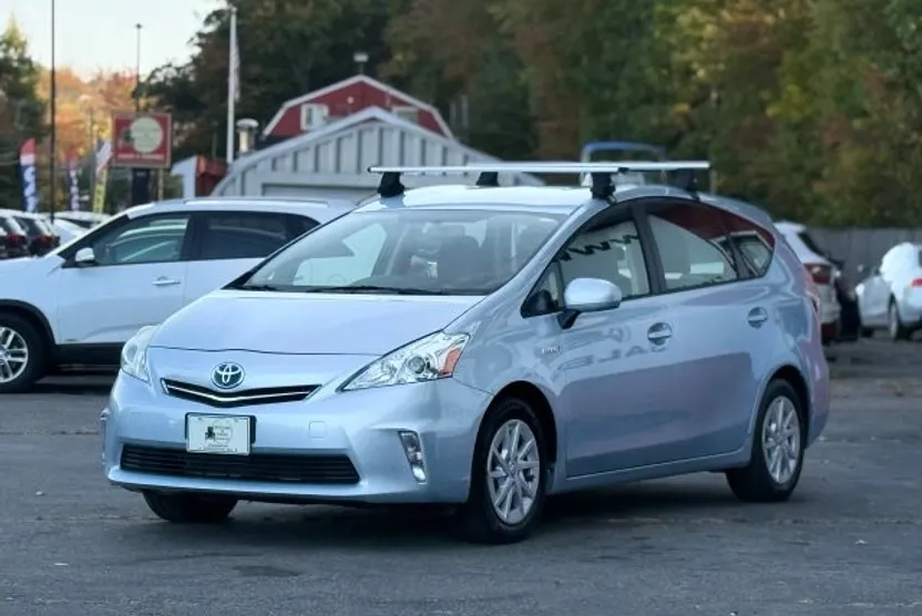 2013 Toyota Prius V Five photo 1