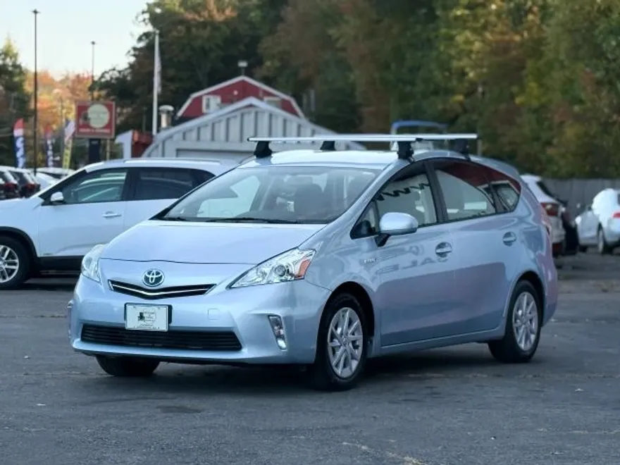 2013 Toyota Prius V Five photo 1