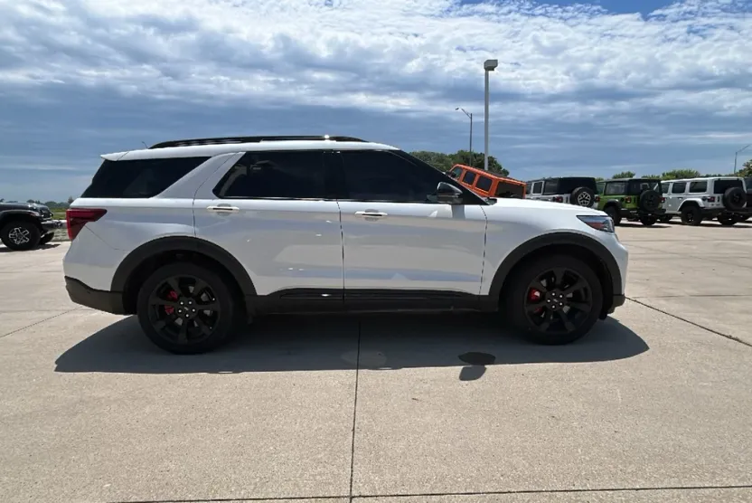 2020 Ford Explorer ST photo 1