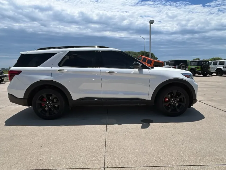 2020 Ford Explorer ST photo 1