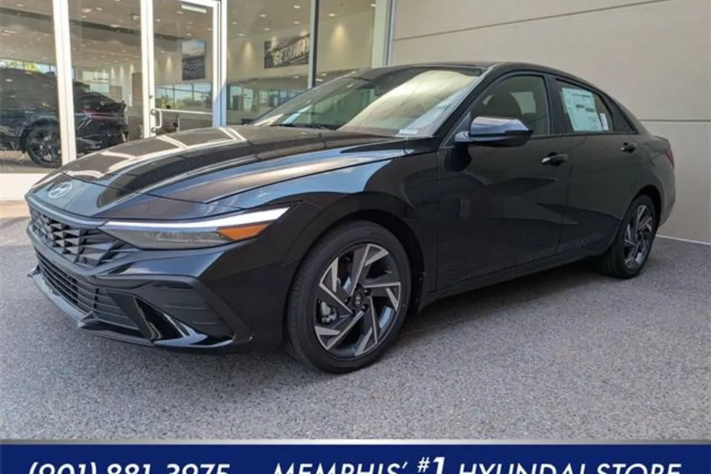2025 Hyundai Elantra SEL Sport photo 1