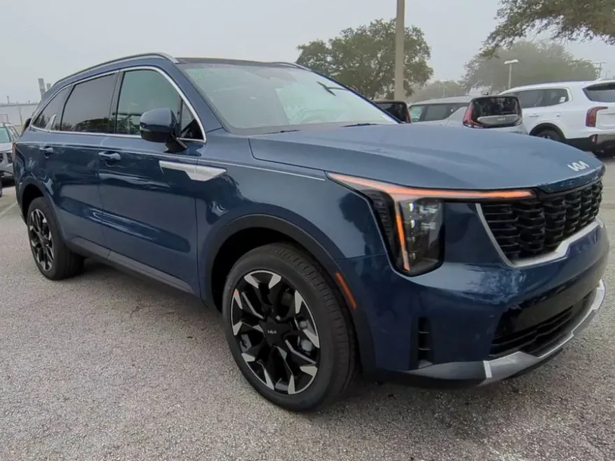 2025 Kia Sorento EX photo 1