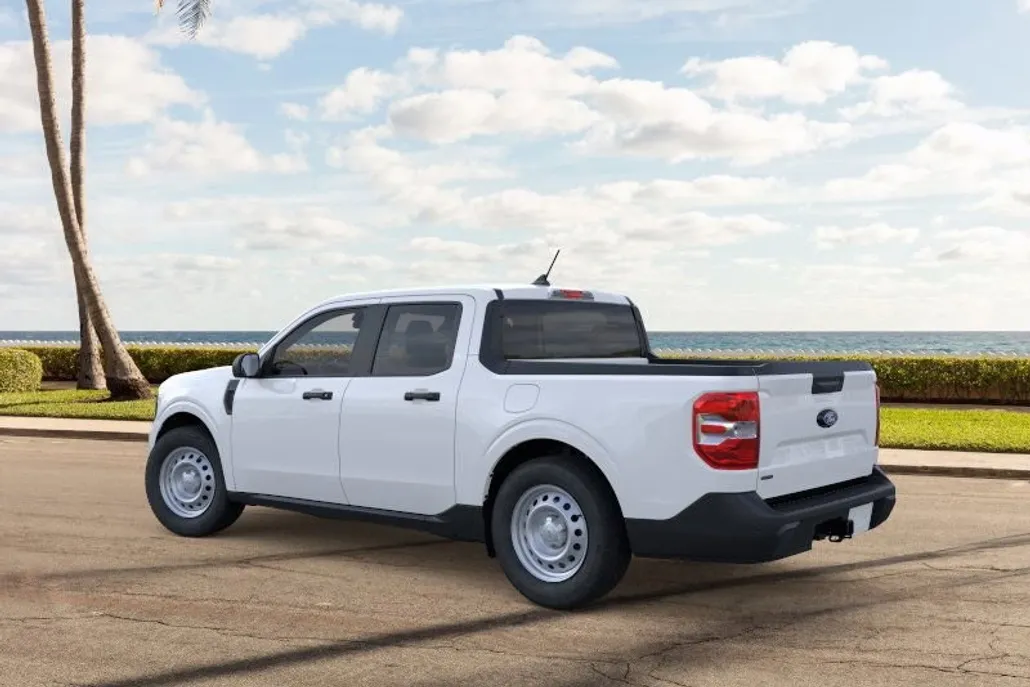 2025 Ford Maverick XL photo 1