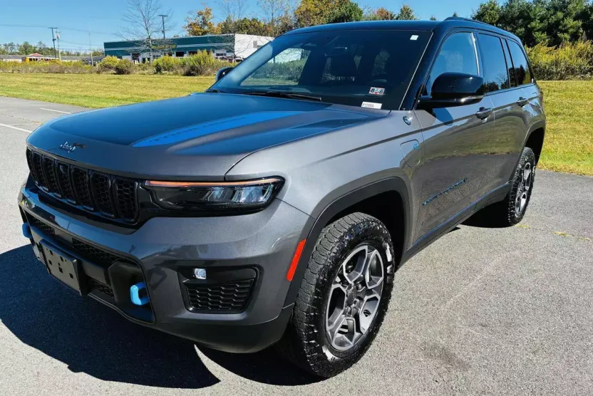 2023 Jeep Cherokee Trailhawk 4xe photo 1