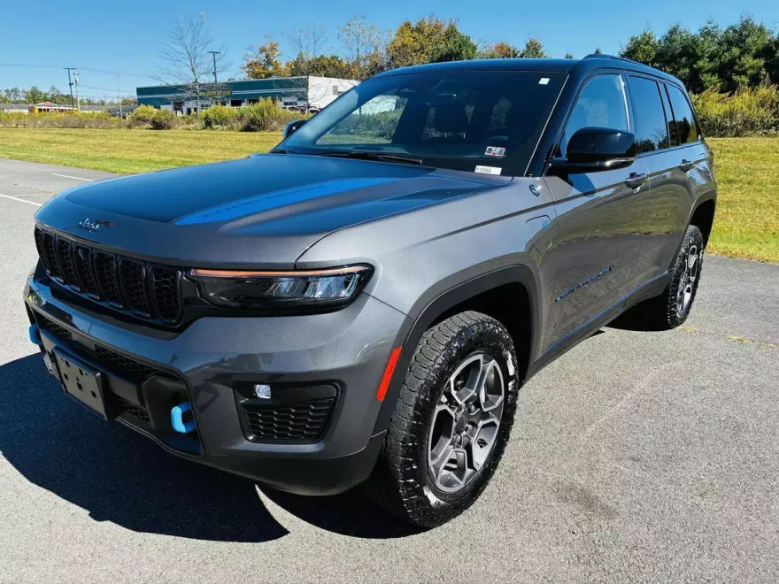 2023 Jeep Cherokee Trailhawk 4xe photo 1