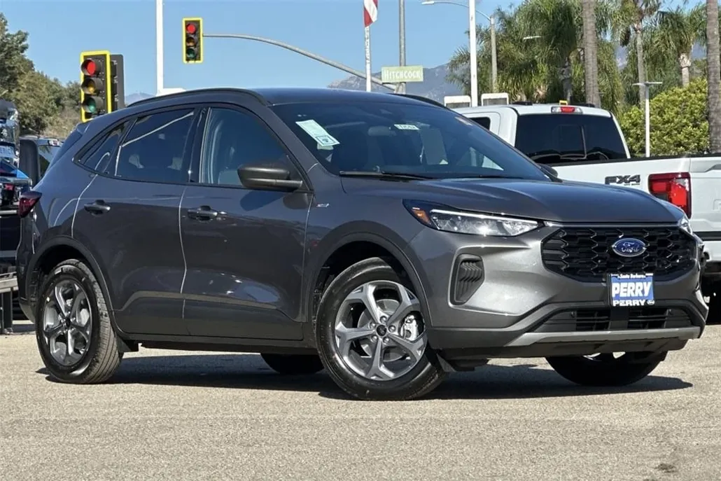 2025 Ford Escape ST-Line photo 1