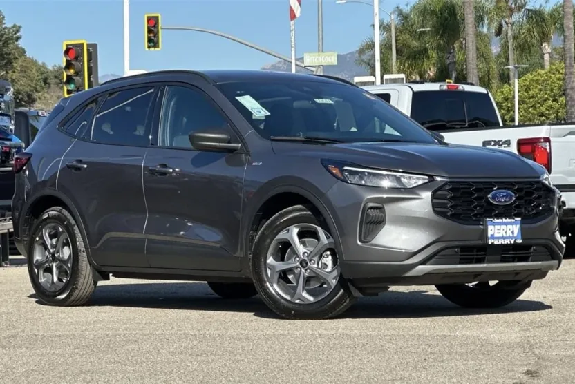 2025 Ford Escape ST-Line photo 1