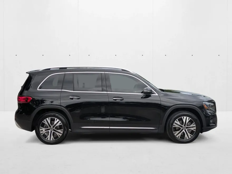 2025 Mercedes Benz GLB 250 photo 1