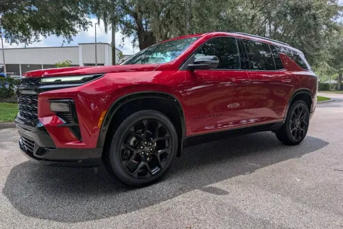2025 Chevrolet Traverse RS photo 3