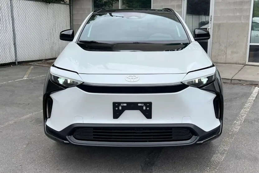 2024 Toyota bZ4X XLE photo 1