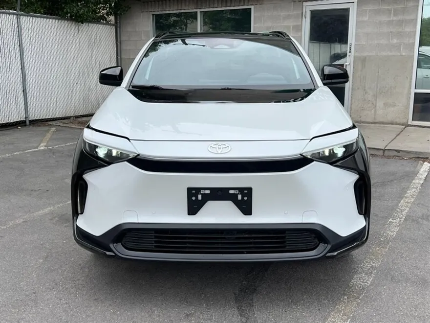 2024 Toyota bZ4X XLE photo 1