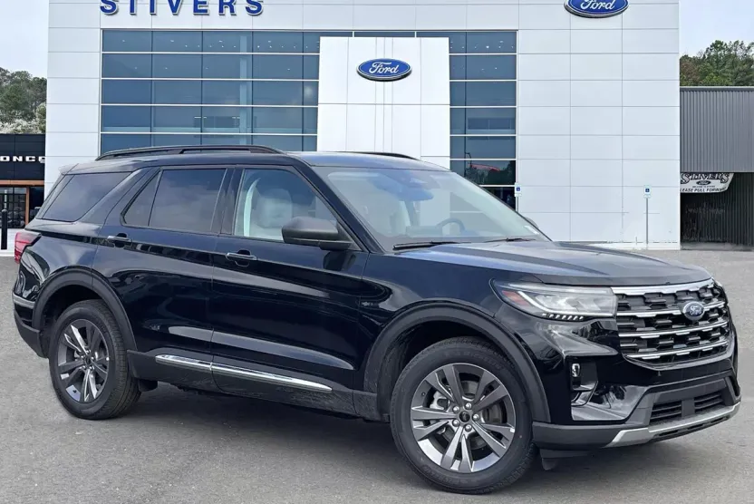 2025 Ford Explorer photo 1