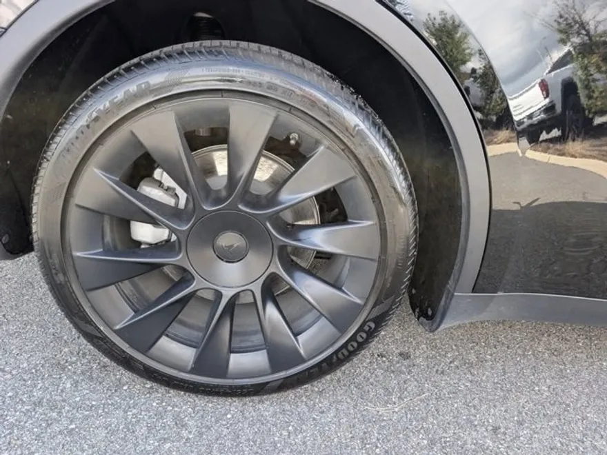 2021 Tesla Model Y Long Range photo 1