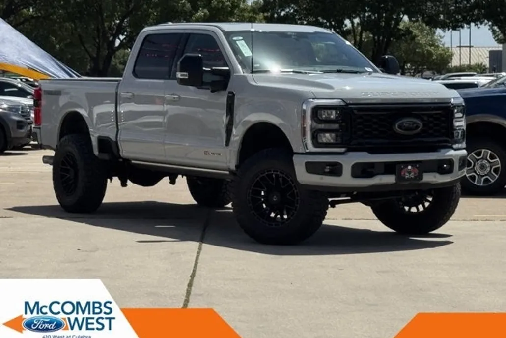 2025 Ford F-250 Lariat photo 1