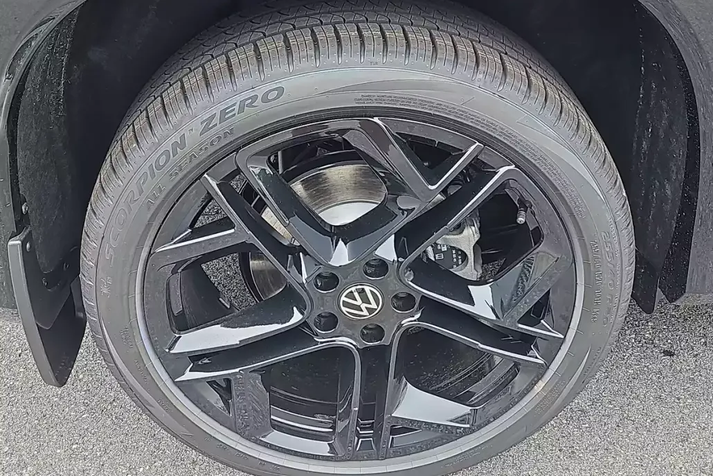 2025 Volkswagen Tiguan SE R-Line Black photo 1