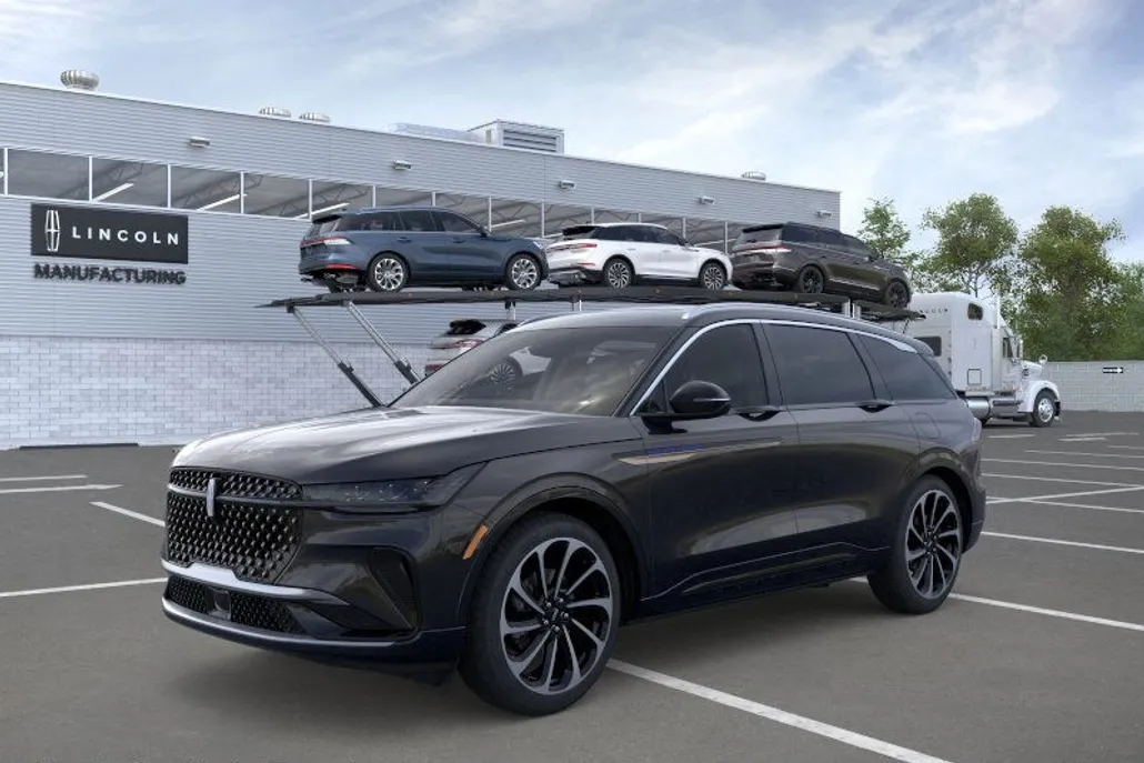 2025 Lincoln Nautilus Black Label photo 1