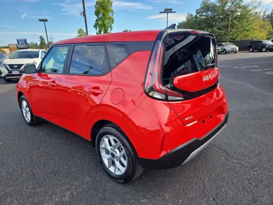2024 Kia Soul LX photo 1