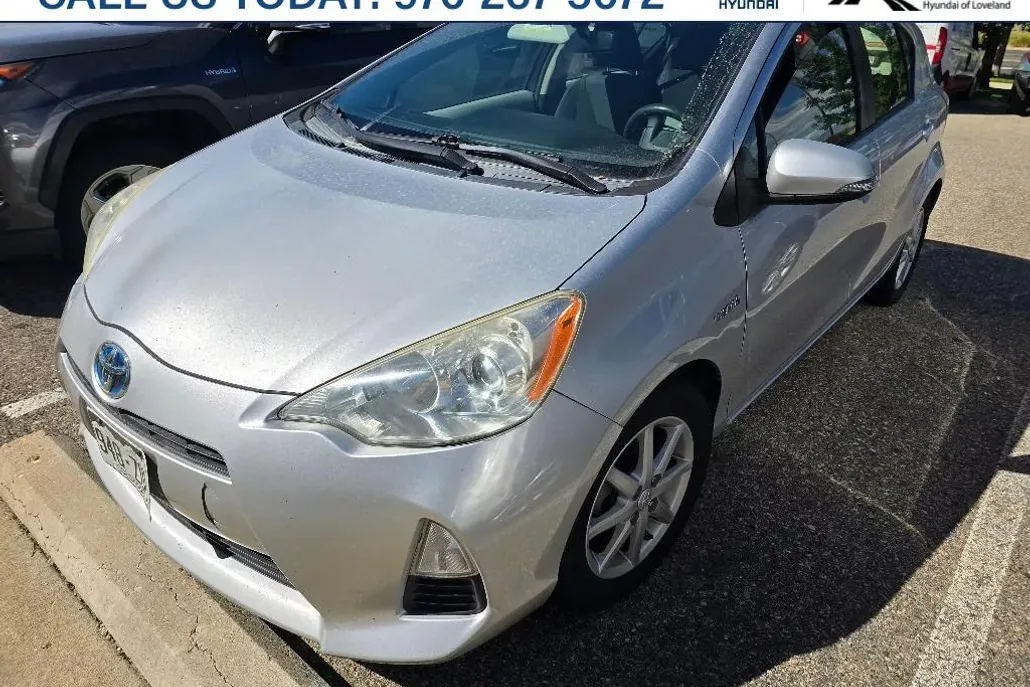 2013 Toyota Prius C Three photo 1