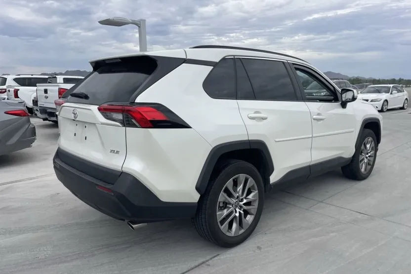 2022 Toyota RAV4 XLE Premium photo 1