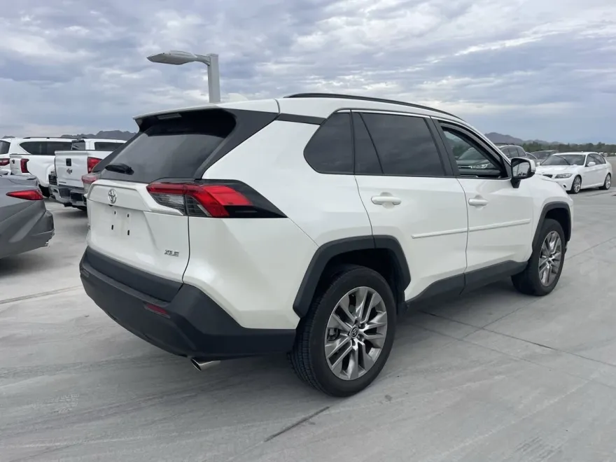 2022 Toyota RAV4 XLE Premium photo 1