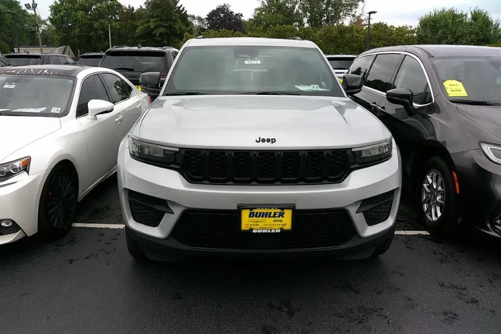 2022 Jeep Grand Cherokee Altitude photo 1