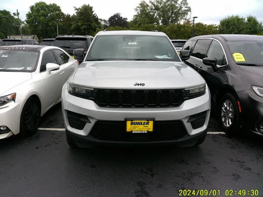 2022 Jeep Grand Cherokee Altitude photo 1
