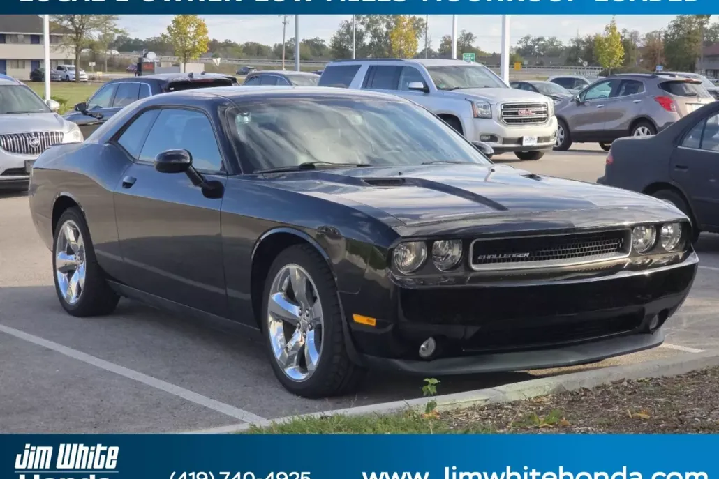 2014 Dodge Challenger SXT photo 1