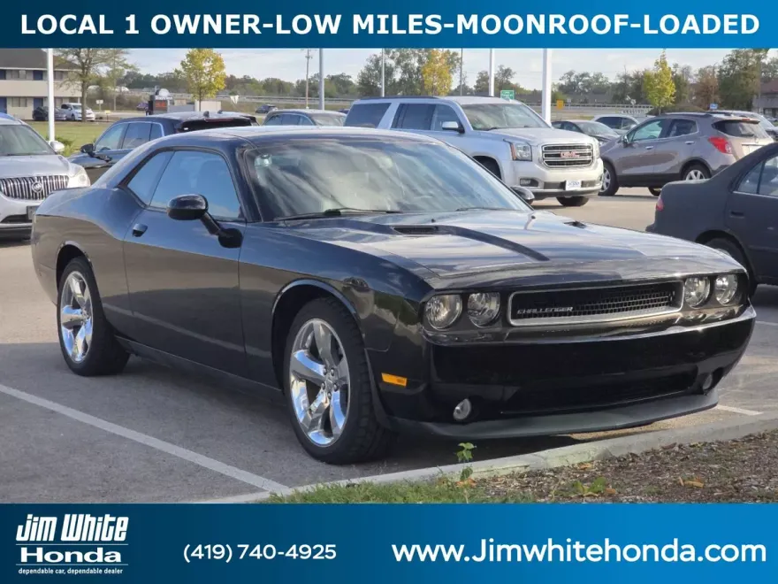 2014 Dodge Challenger SXT photo 1