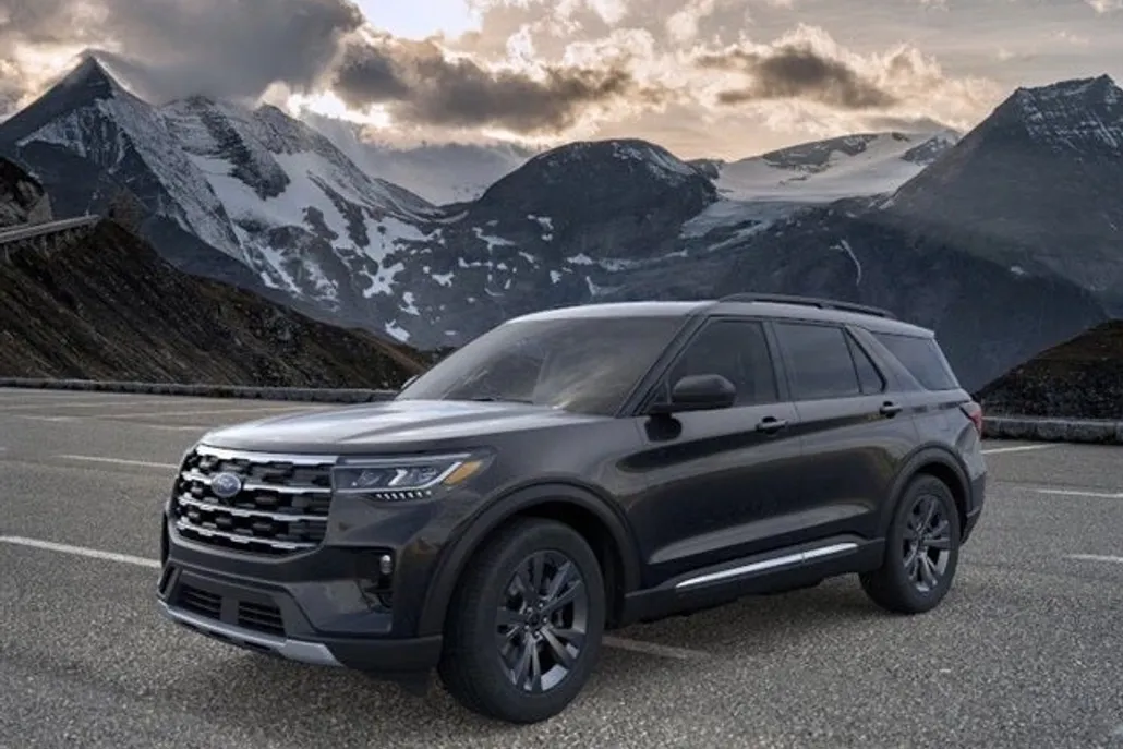 2025 Ford Explorer photo 1