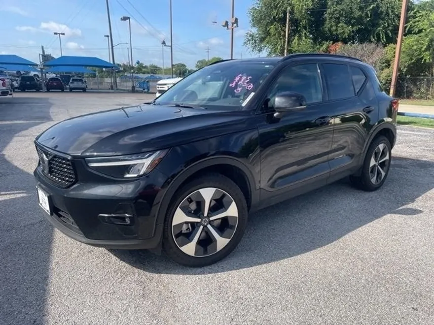 2023 Volvo XC40 Ultimate photo 1