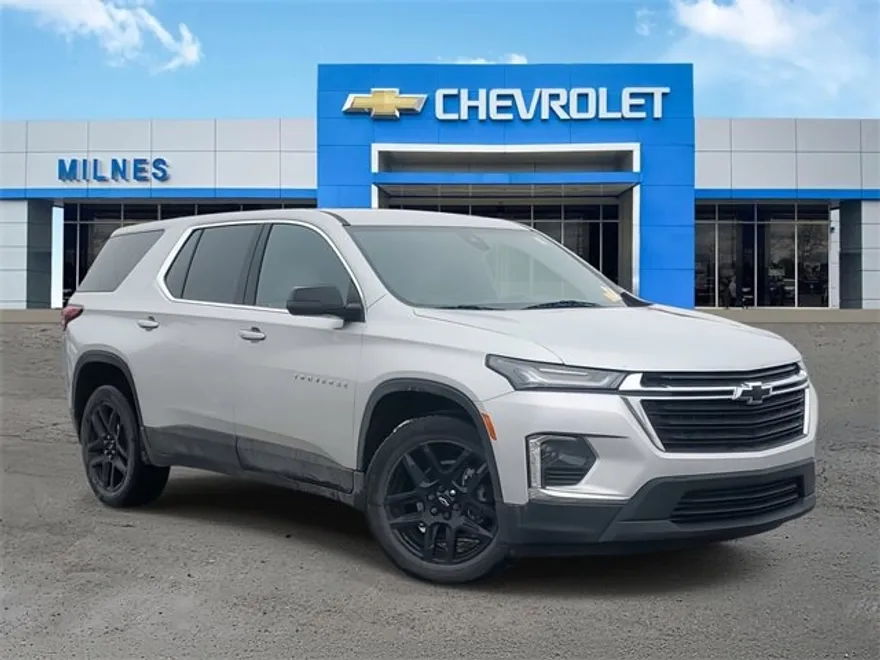 2022 Chevrolet Traverse LS photo 1