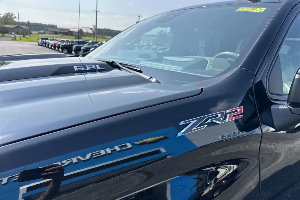 2025 Chevrolet Silverado 1500 ZR2 photo 1