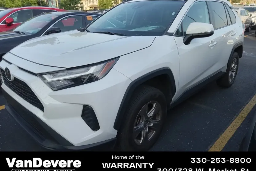 2023 Toyota RAV4 XLE photo 1