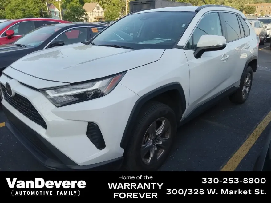 2023 Toyota RAV4 XLE photo 1