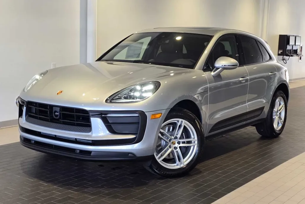 2026 Porsche Macan Base photo 1