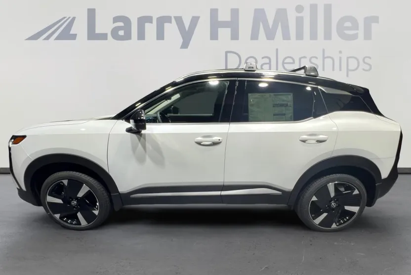 2026 Nissan Kicks SR photo 1