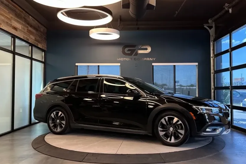 2018 Buick Regal TourX Essence photo 1