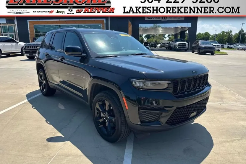 2025 Jeep Grand Cherokee Laredo Altitude photo 1