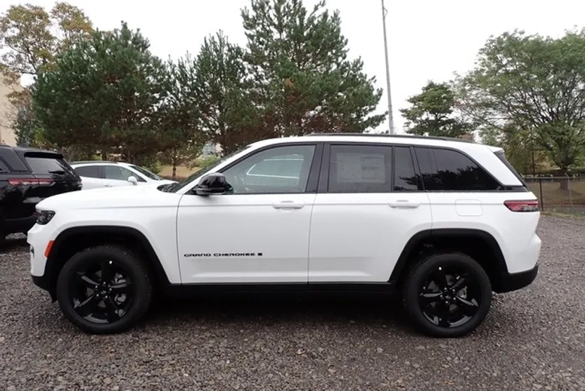 2025 Jeep Grand Cherokee Limited photo 1