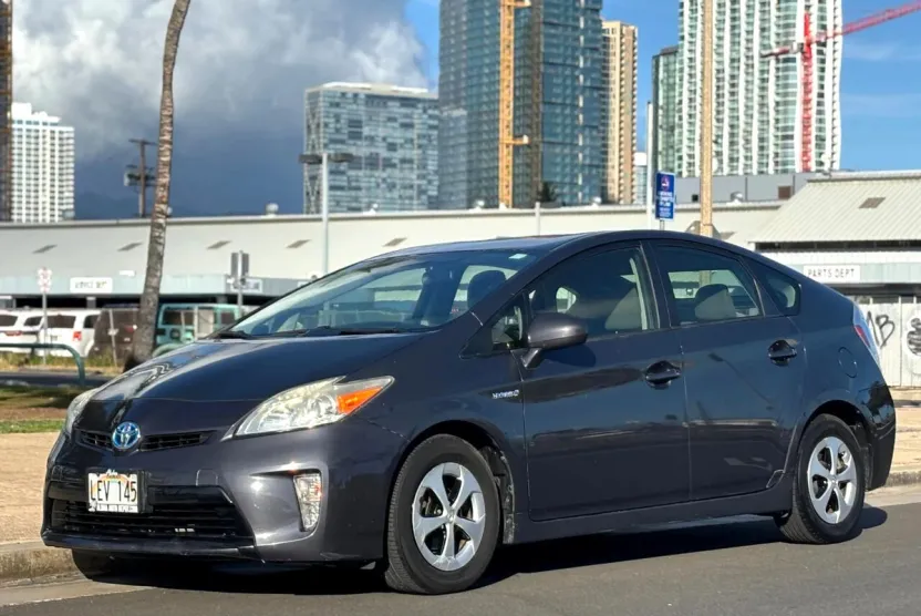 2014 Toyota Prius Three photo 1