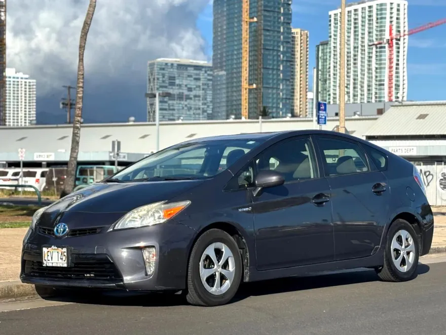 2014 Toyota Prius Three photo 1