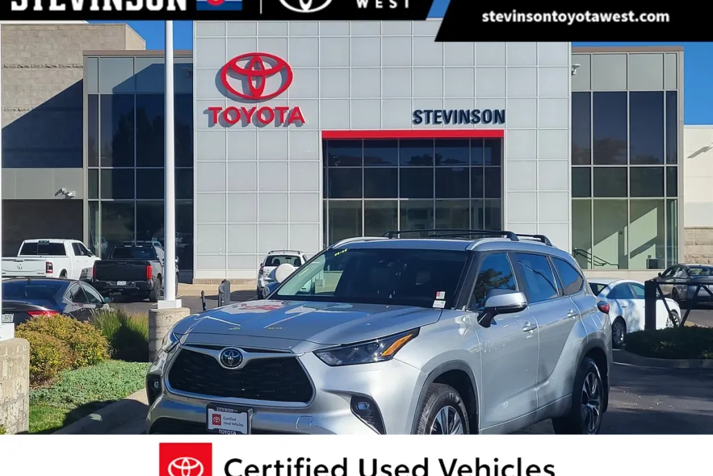 2023 Toyota Highlander L photo 1